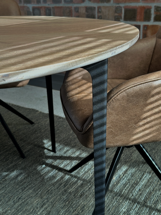 Elegant ergonomics, designer desks, delivered to your door.