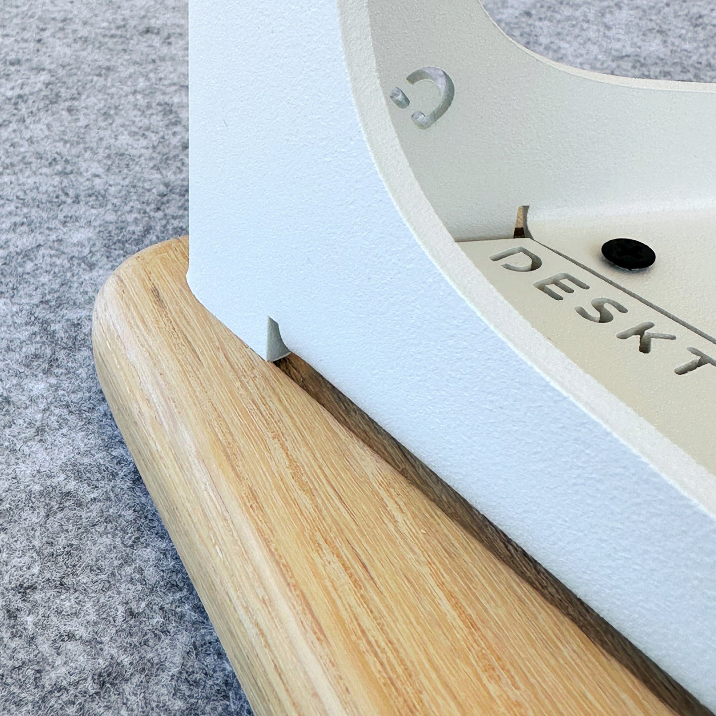 1.6 DESK | LUX | SOLID | 1600 X 700 X 25mm (new)