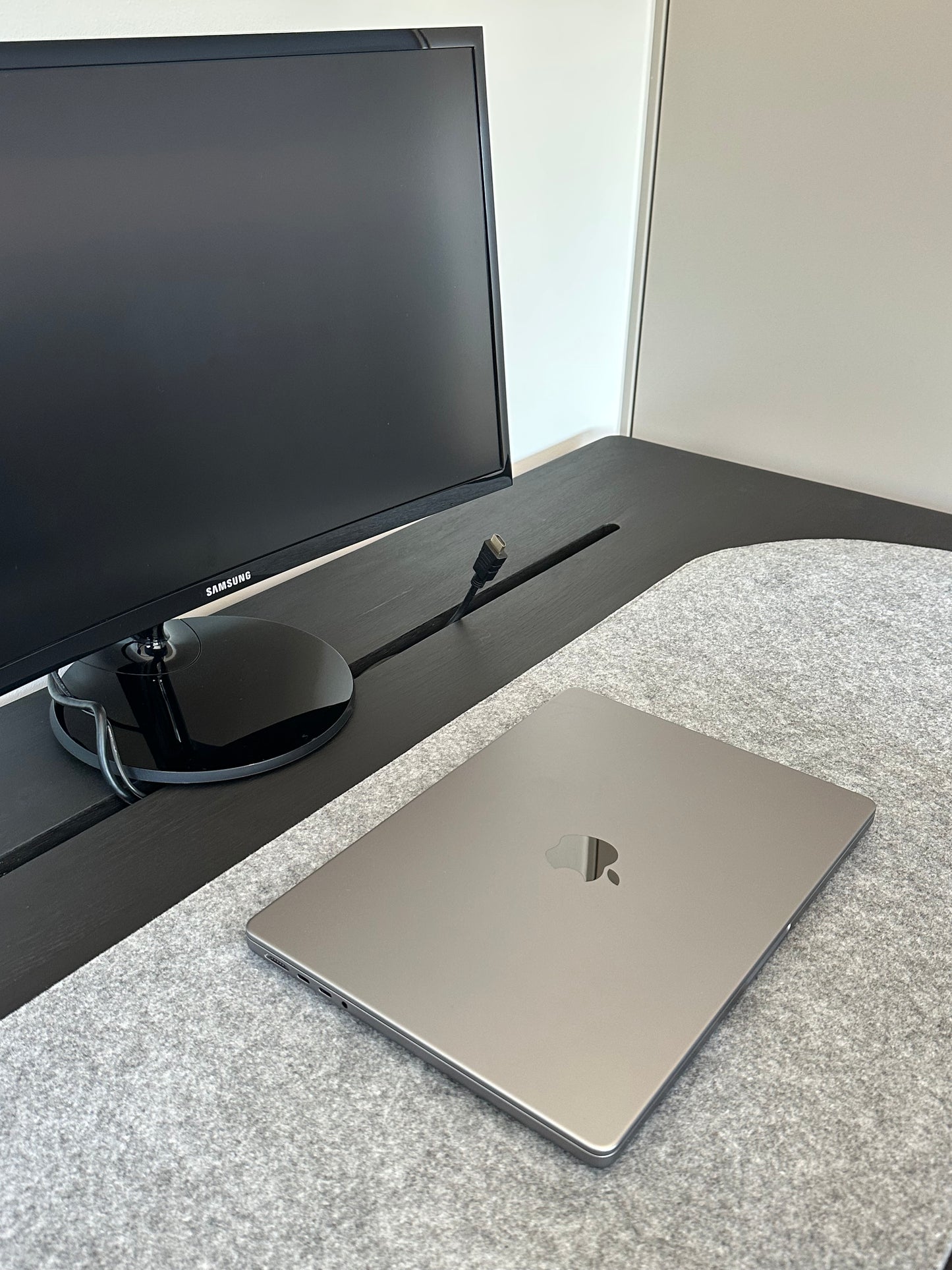 DSK-TEK 1.6 | LUX | SOLID | 1600 X 700 X 25mm (one left 2024 range))
