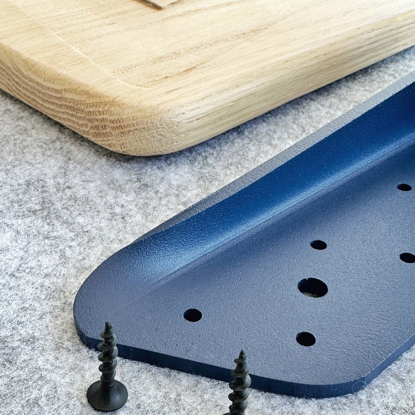 1.6 DESK | LUX | SOLID | 1600 X 700 X 25mm (new)