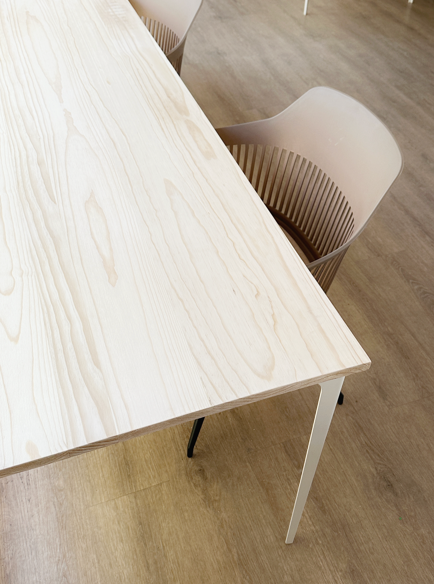 FLAT WHITE | ULTRA MATTE | 4mm DESK LEG (price per leg)