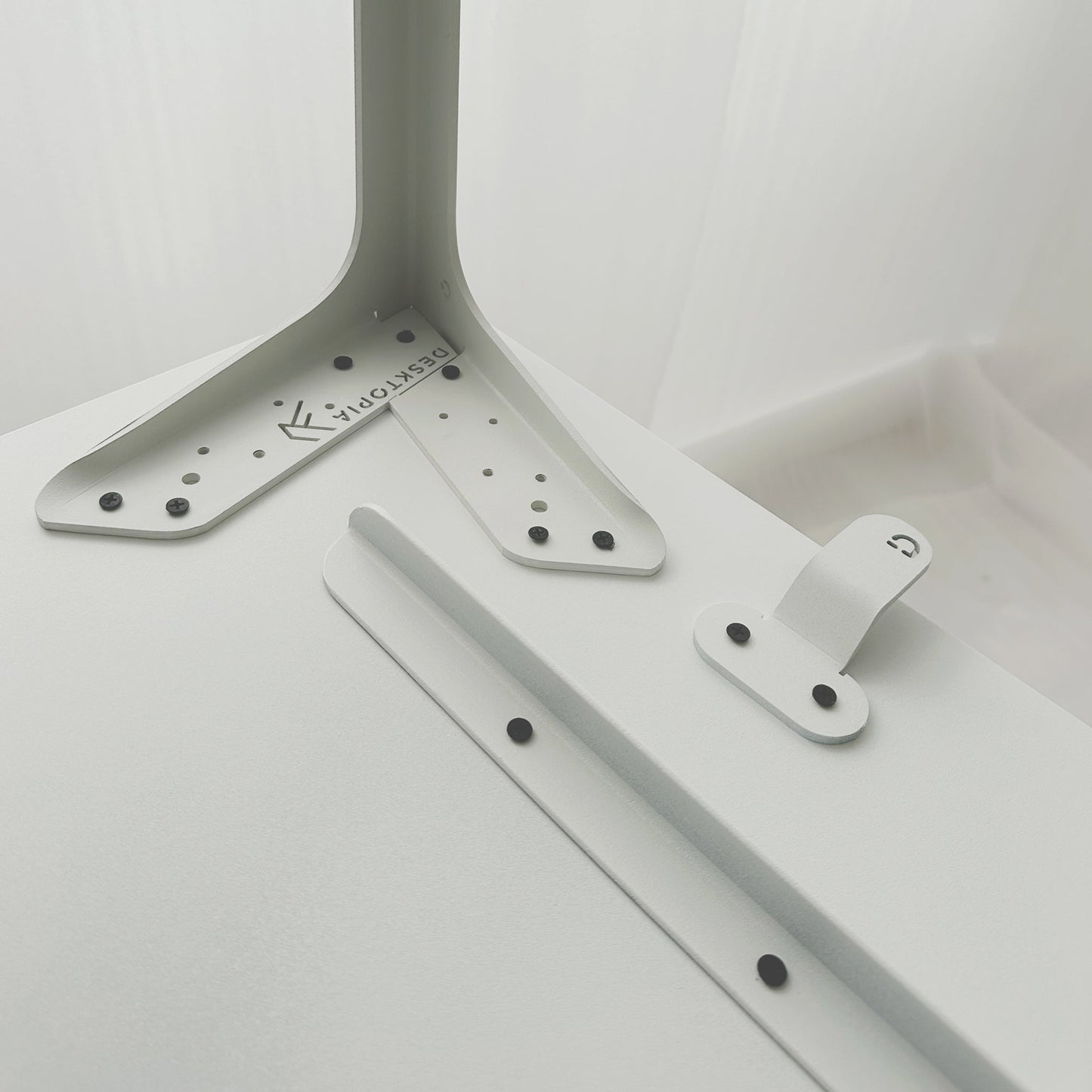 chatgpt-seo-desk-office-desk-drawers-oak-cape-town-paarl-stellenbosch-johannesburg-gauteng-durban-corporate-furniture-office-ergonomics-flat-packed-business-solutions-interior-workspaces