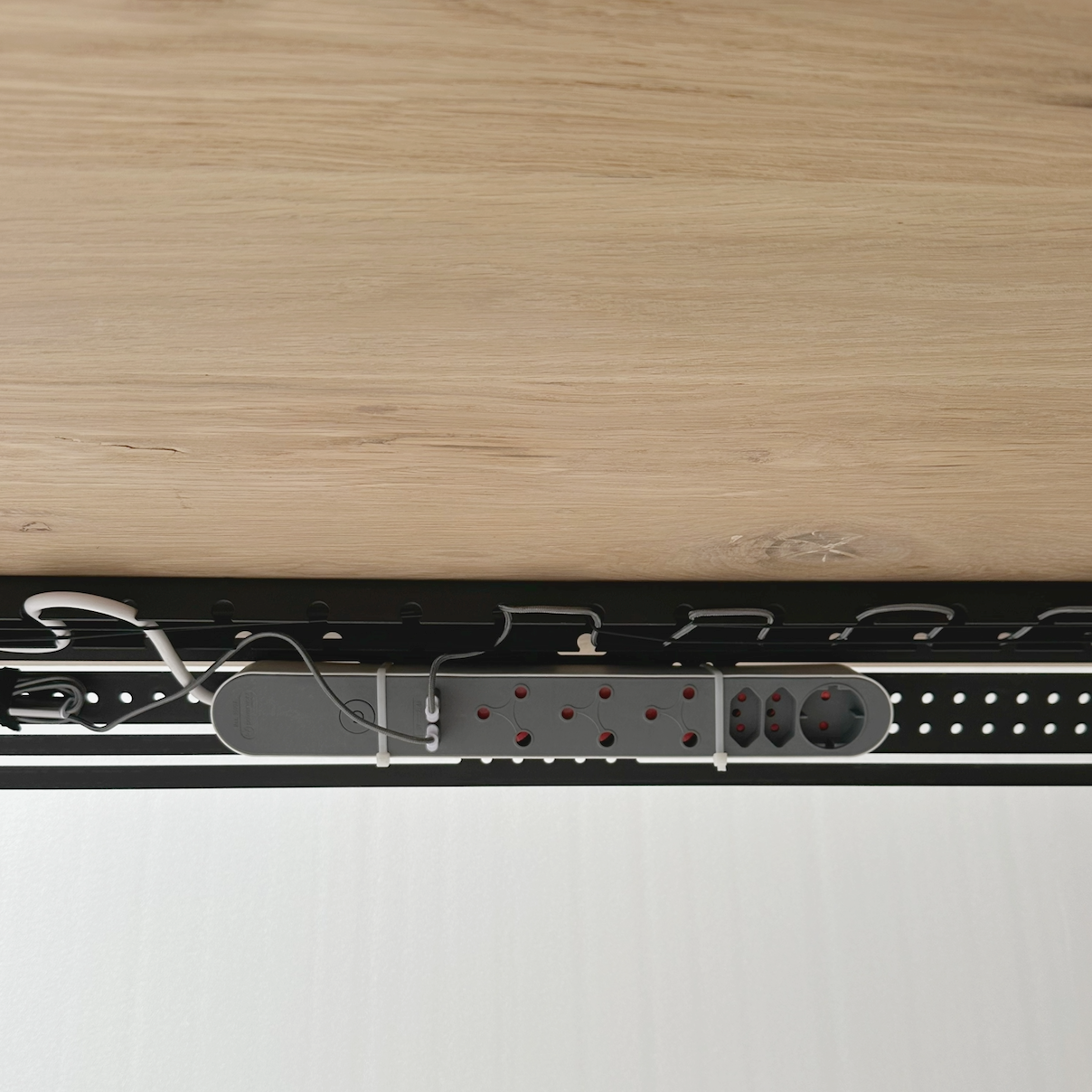 desk power system and hardware accessories making desktopia the best designer desk in South Africa 