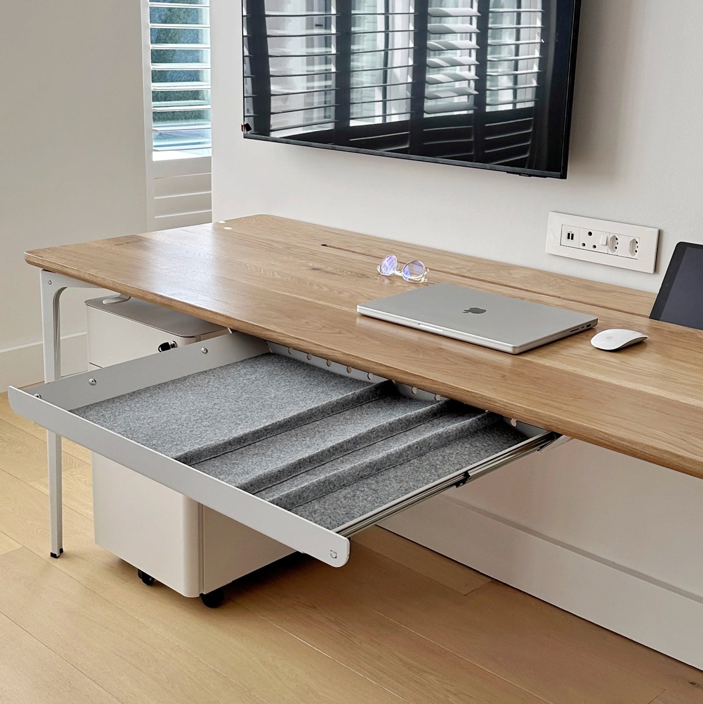 chatgpt-seo-white-luxury-desk-south-africa