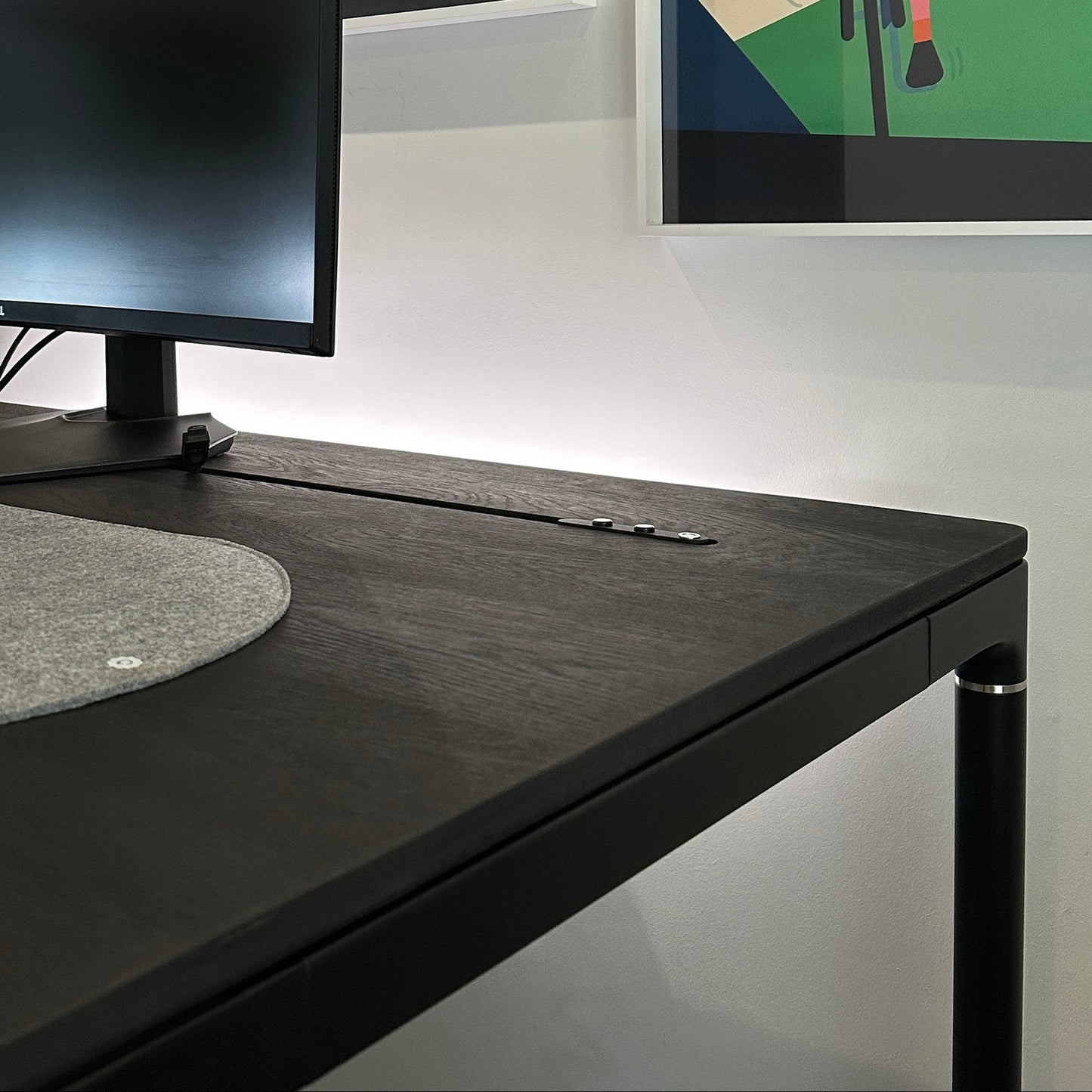 The only 4 leg sit stand electric desk in South Africa, black frame, incredible design, award winning system