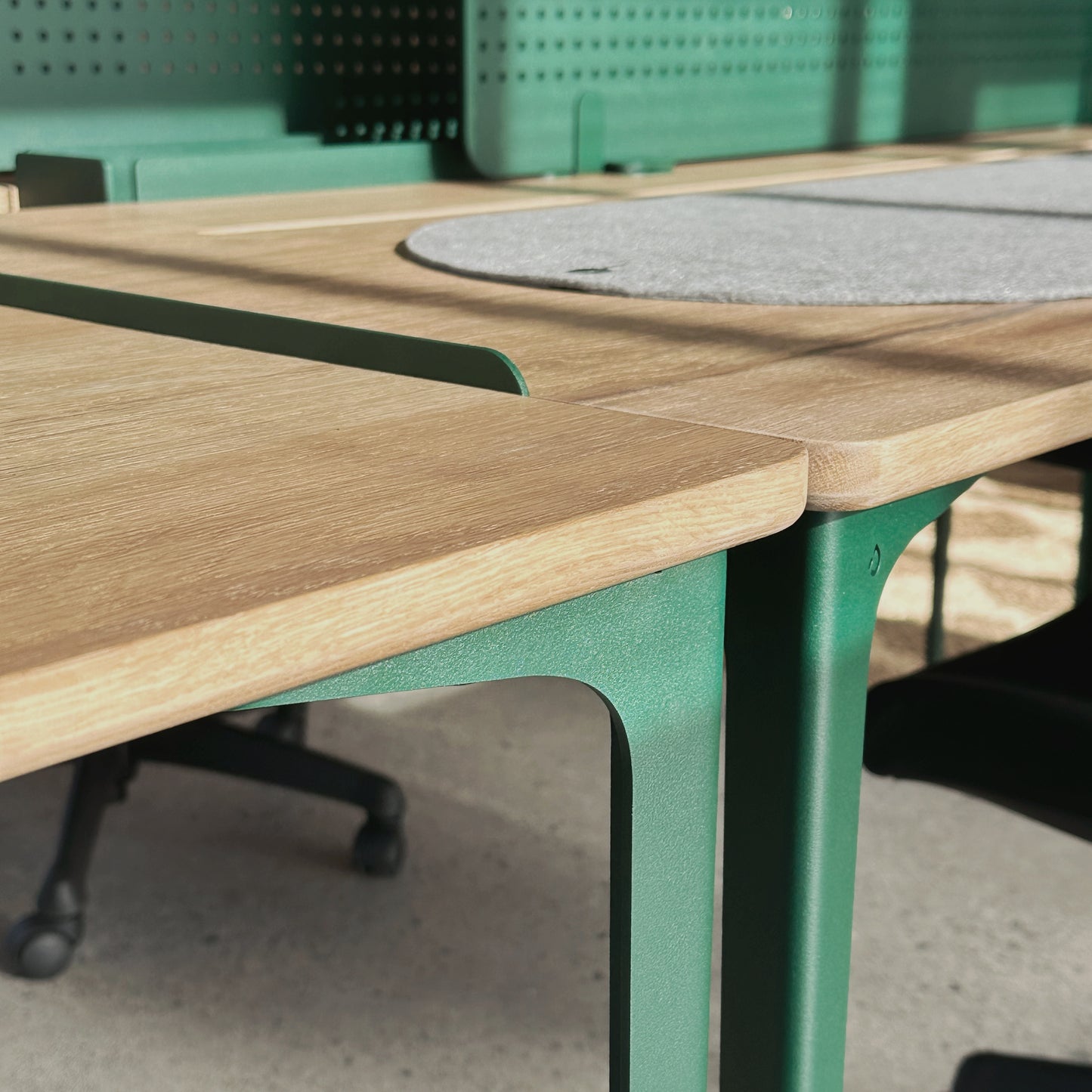 1.4 DESK | LUX | SOLID | 1400 X 700 X 25mm