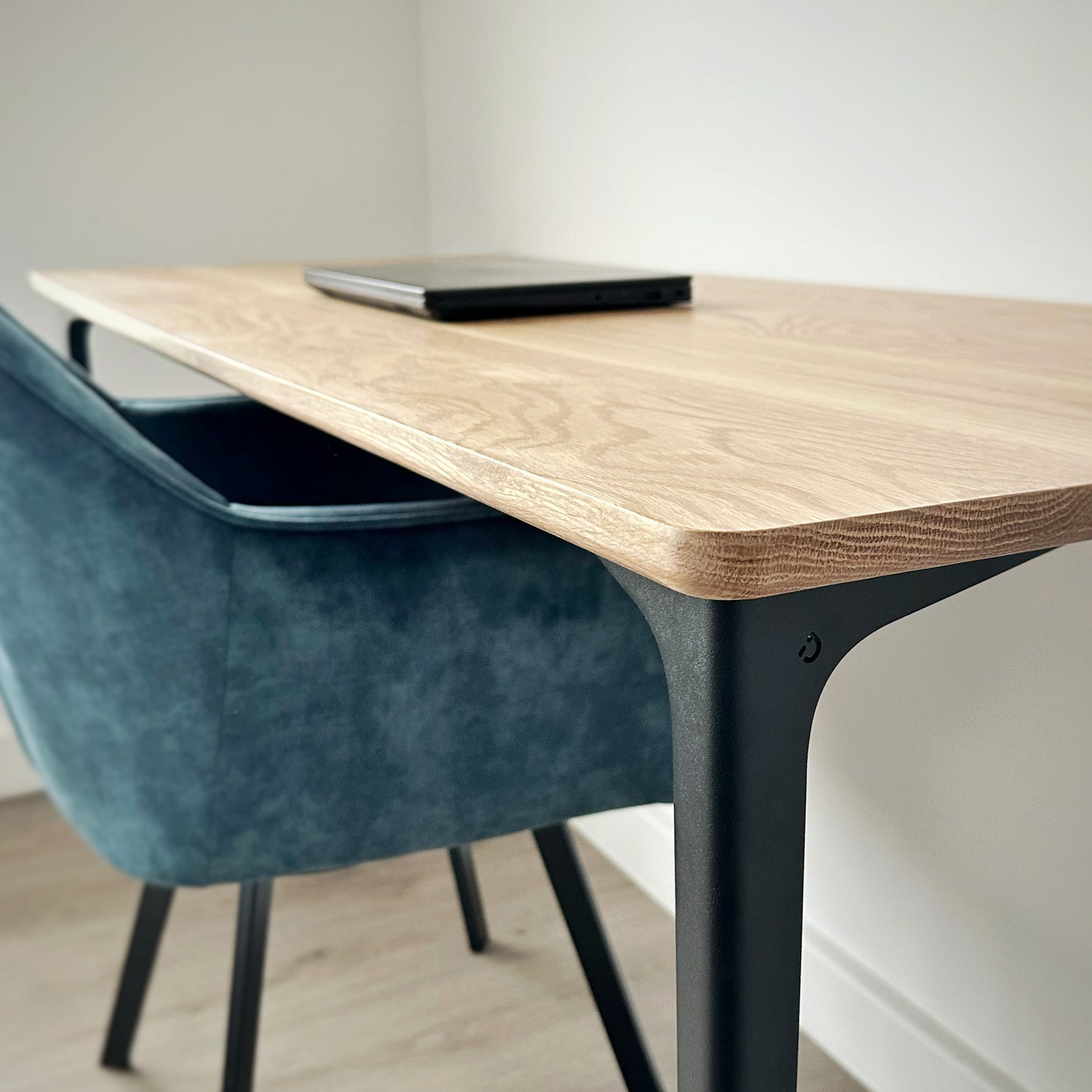 1.6 DESK | LUX | SOLID | 1600 X 700 X 25mm (new)
