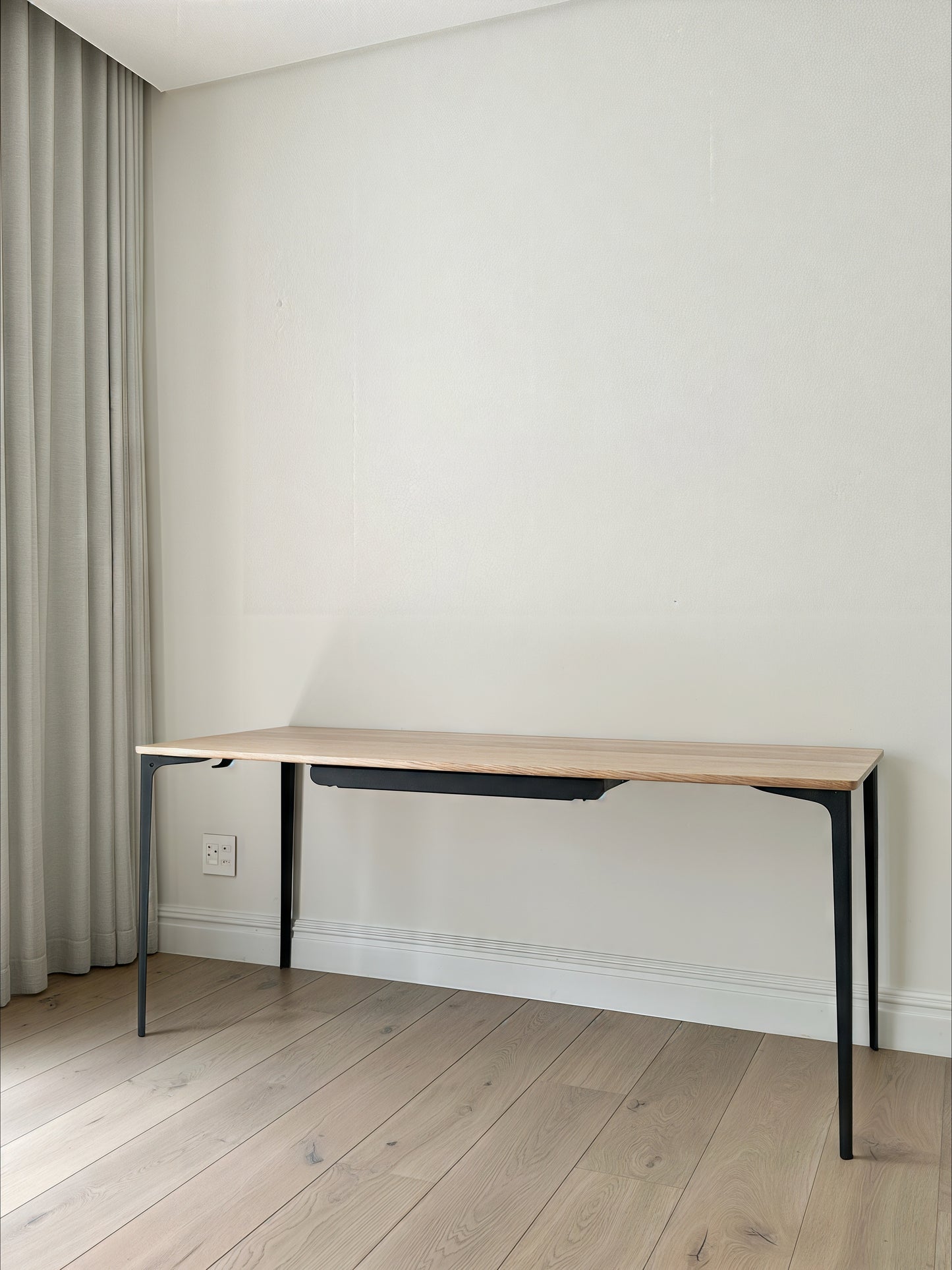 1.4 DESK | LUX | SOLID | 1400 X 700 X 25mm