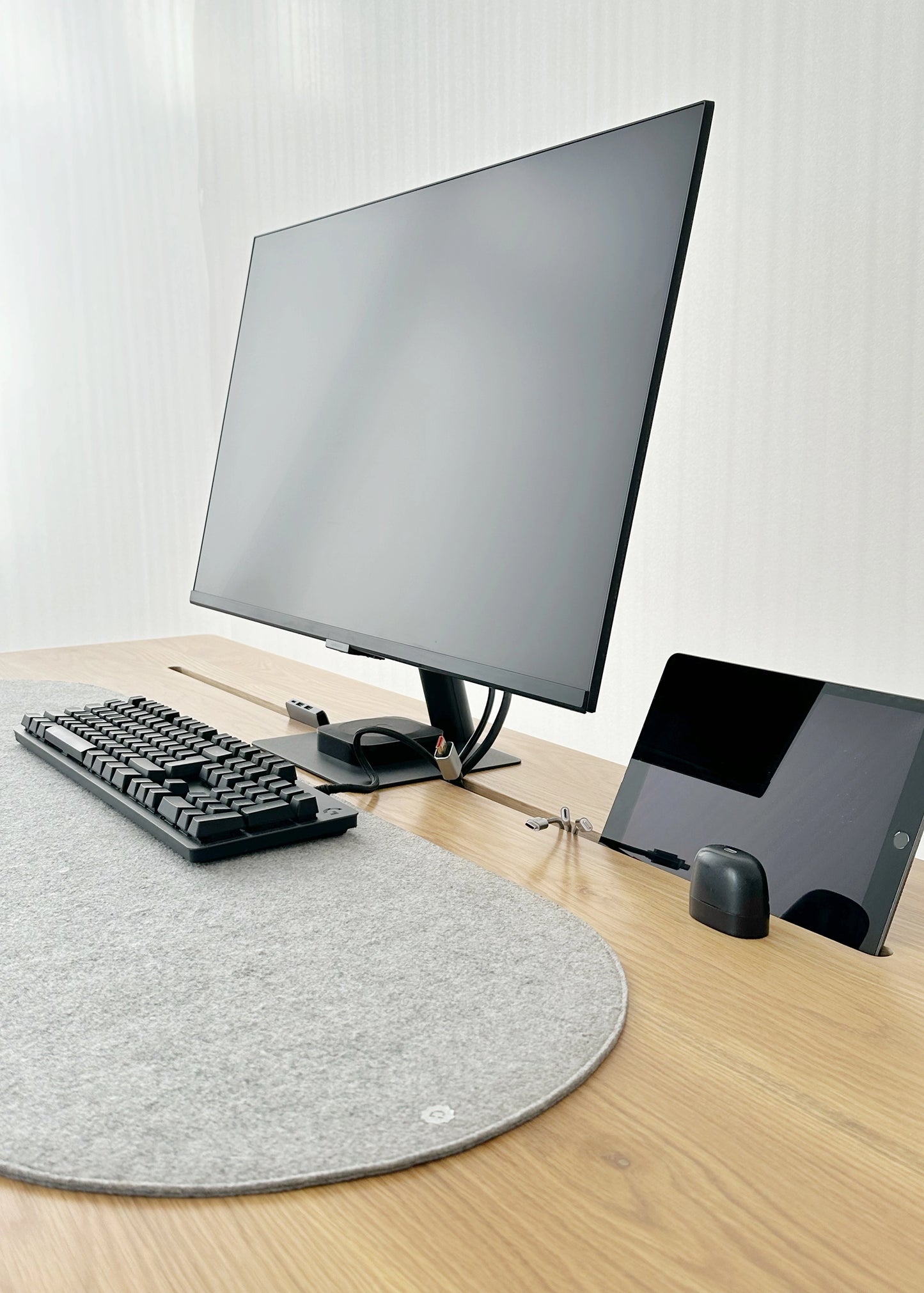 2.4 | MONOLITH DESK | 2400 X 700 X 34mm